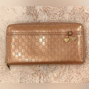Gucci microguccissima continental zip wallet, metallic rose gold